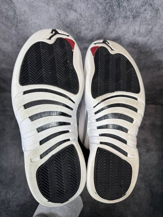 Size 8 | Jordan 12 Playoff No Box | Pre-Owned main image 2